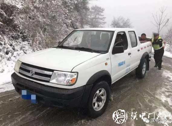 以雪為令！漢中公安交警迎風戰雪“凍”真格！