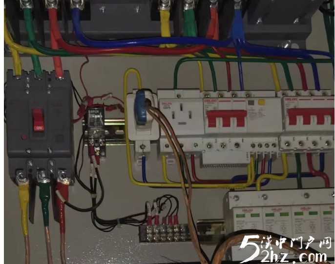 電梯突然下墜！西安一小區有人樓頂燒烤 私接機房電線