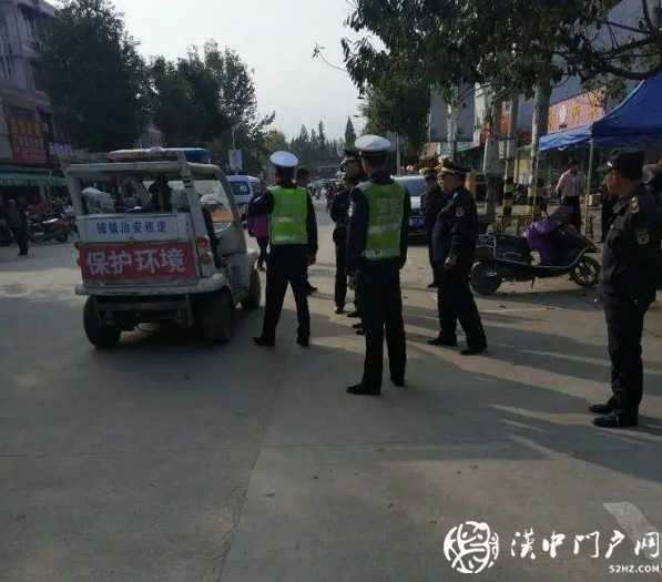 交警一大隊(duì)聯(lián)合多部門開(kāi)展農(nóng)村道路交通秩序整治行動(dòng)