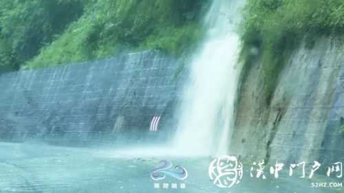 強(qiáng)降雨導(dǎo)致略陽縣部分鄉(xiāng)鎮(zhèn)山體塌方道路受損！