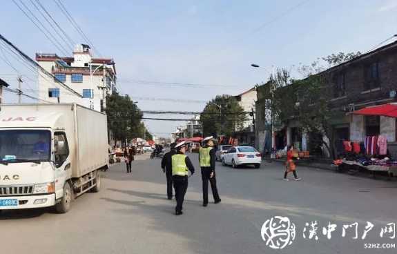 交警一大隊(duì)聯(lián)合多部門開(kāi)展農(nóng)村道路交通秩序整治行動(dòng)