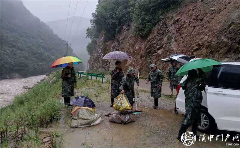 流浪老人被困暴雨中，鎮(zhèn)村干部施救解危難 ——碑壩鎮(zhèn)“五個(gè)大走訪、辦好民生事”黨史學(xué)習(xí)教育實(shí)踐活動(dòng)紀(jì)實(shí)