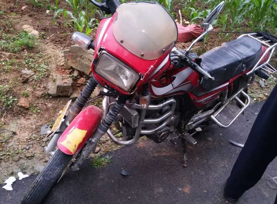 漢中寧強一面包車路滑失控，致路邊農戶當場死亡！