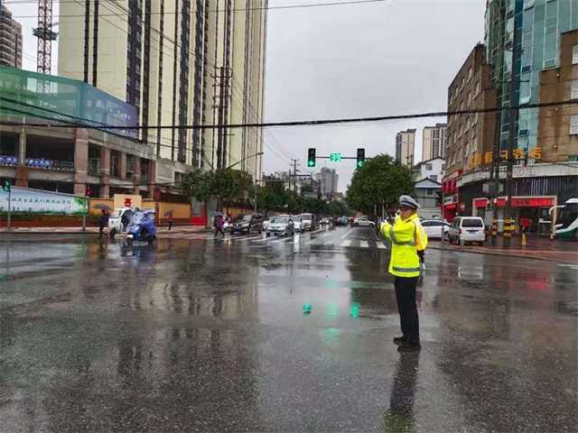 68小時堅守！漢中交警大隊圓滿完成國慶假期道路交通安保任務"