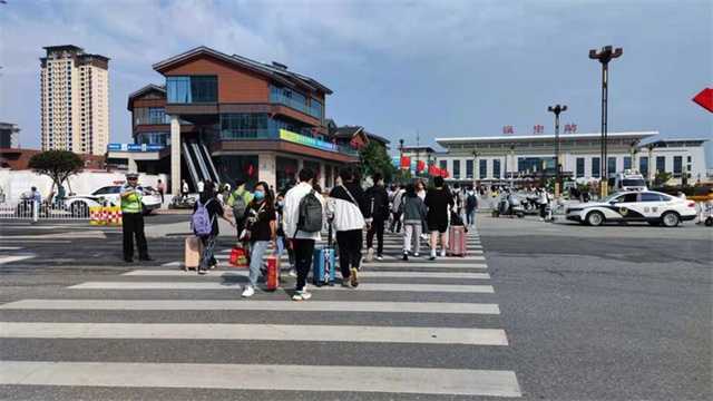 68小時堅守！漢中交警大隊圓滿完成國慶假期道路交通安保任務"