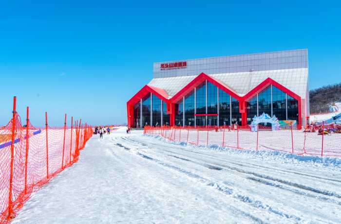 022漢中冰雪嘉年華南鄭分會場暨龍頭山第四屆云端冰雪節今日啟動"