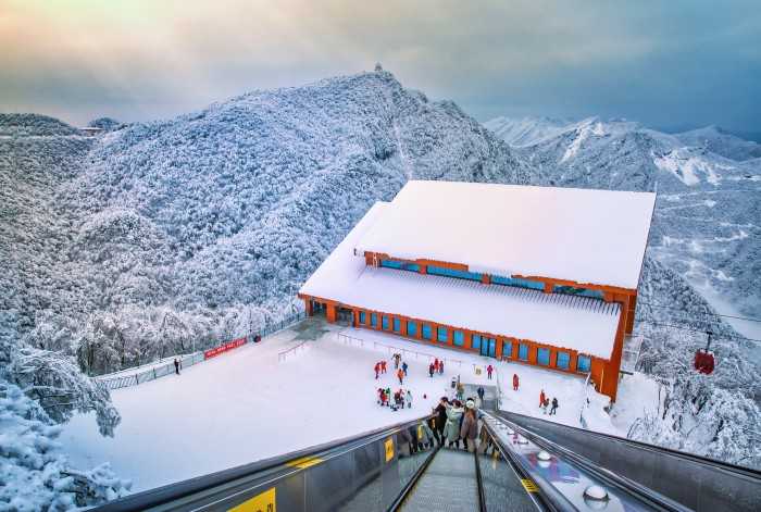 022漢中冰雪嘉年華南鄭分會場暨龍頭山第四屆云端冰雪節今日啟動"