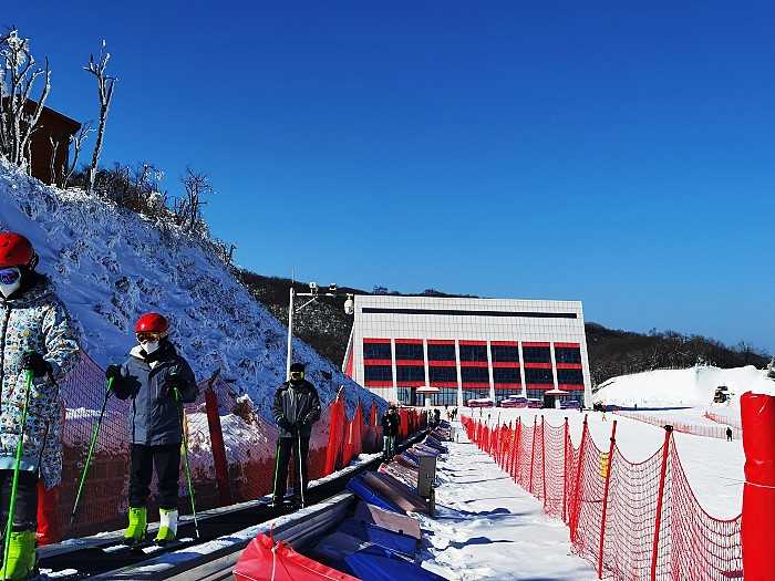 022漢中冰雪嘉年華南鄭分會場暨龍頭山第四屆云端冰雪節今日啟動"