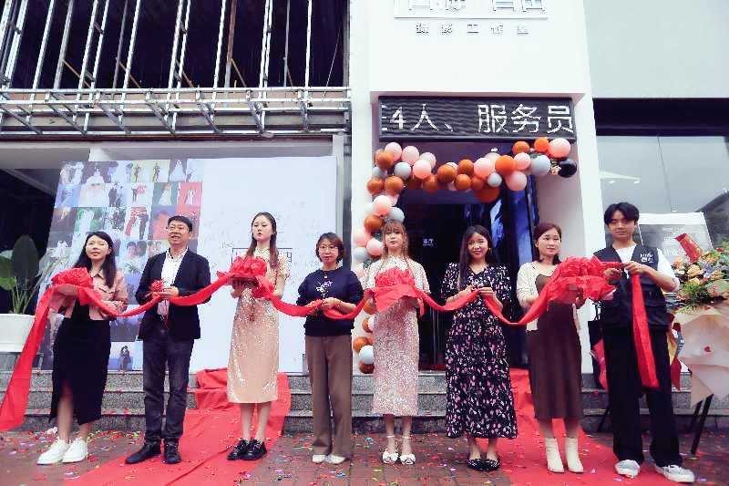 漢中婚紗攝影新地標：“山?！ぷ杂伞被閿z攝影工作室盛裝開業