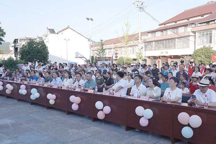 陜西理工大學“涓涓理工情意，教育賦能鄉(xiāng)村振興”大舞臺走進南鄭兩河鎮(zhèn)