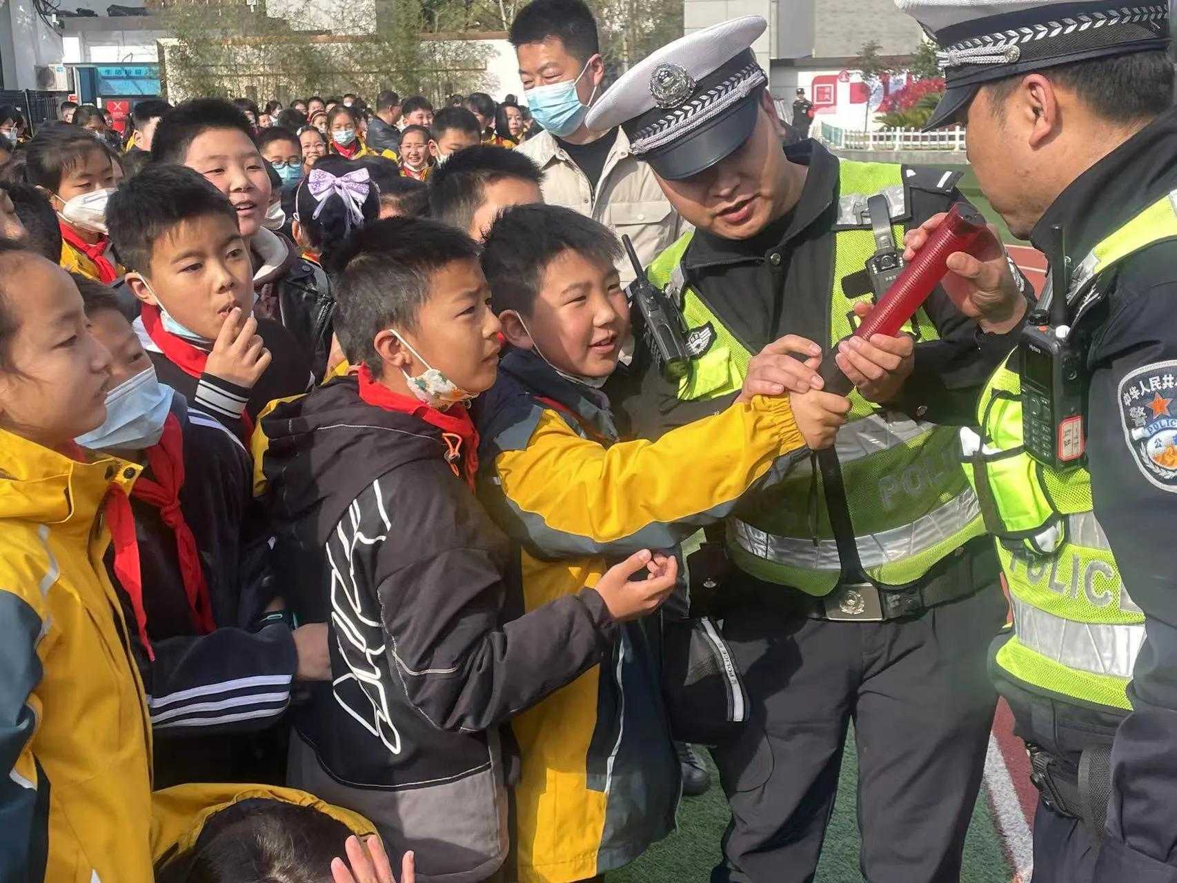 【全國中小學(xué)生安全教育日】漢中交警一大隊(duì)開講啦！