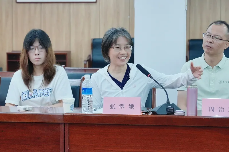 華中農(nóng)業(yè)大學(xué)學(xué)生實踐團(tuán)走進(jìn)褒國康樂園，讓青春持續(xù)溫暖“夕陽紅”