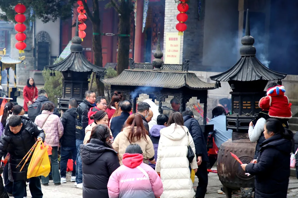 “廟”趣橫生·祈福納祥 —— 大年初一逛廟會(huì) 留壩人民花式過(guò)新年
