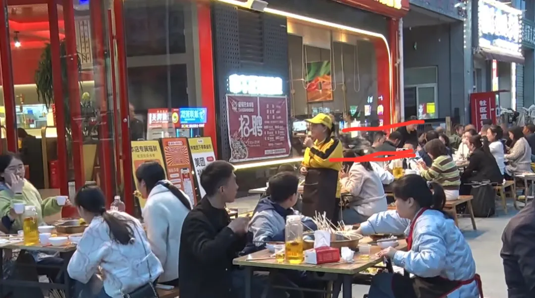“串”聯夜經濟！漢臺這條街點亮初夏夜生活