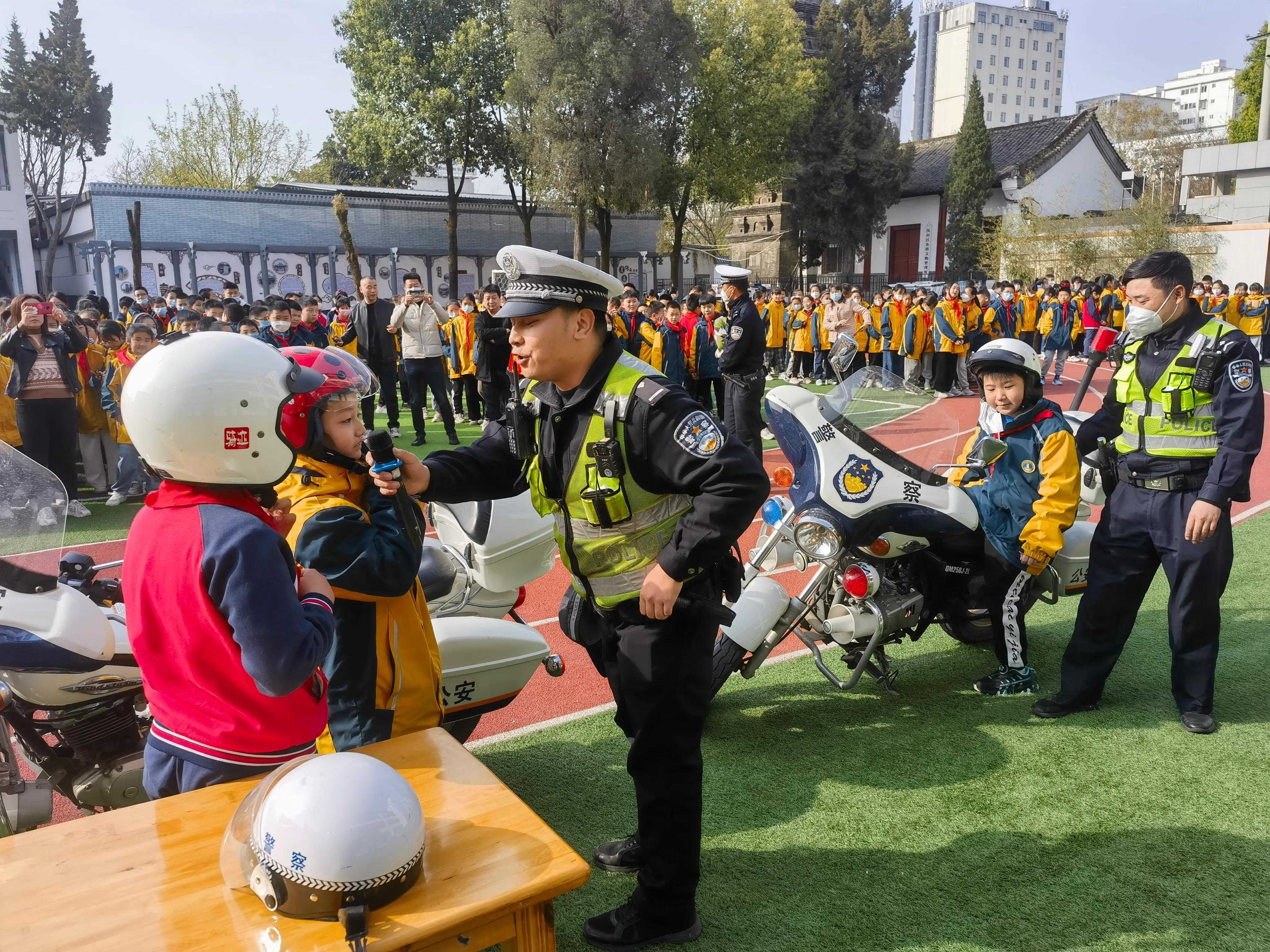 【全國中小學(xué)生安全教育日】漢中交警一大隊(duì)開講啦！