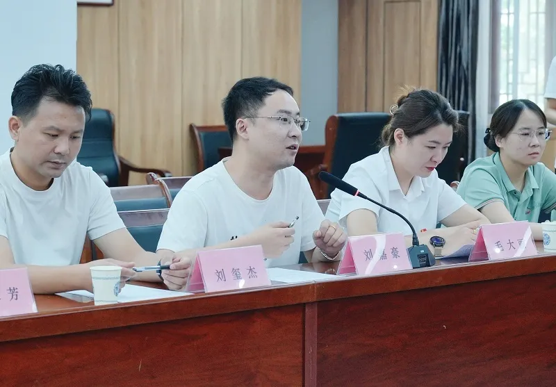 華中農(nóng)業(yè)大學(xué)學(xué)生實踐團(tuán)走進(jìn)褒國康樂園，讓青春持續(xù)溫暖“夕陽紅”