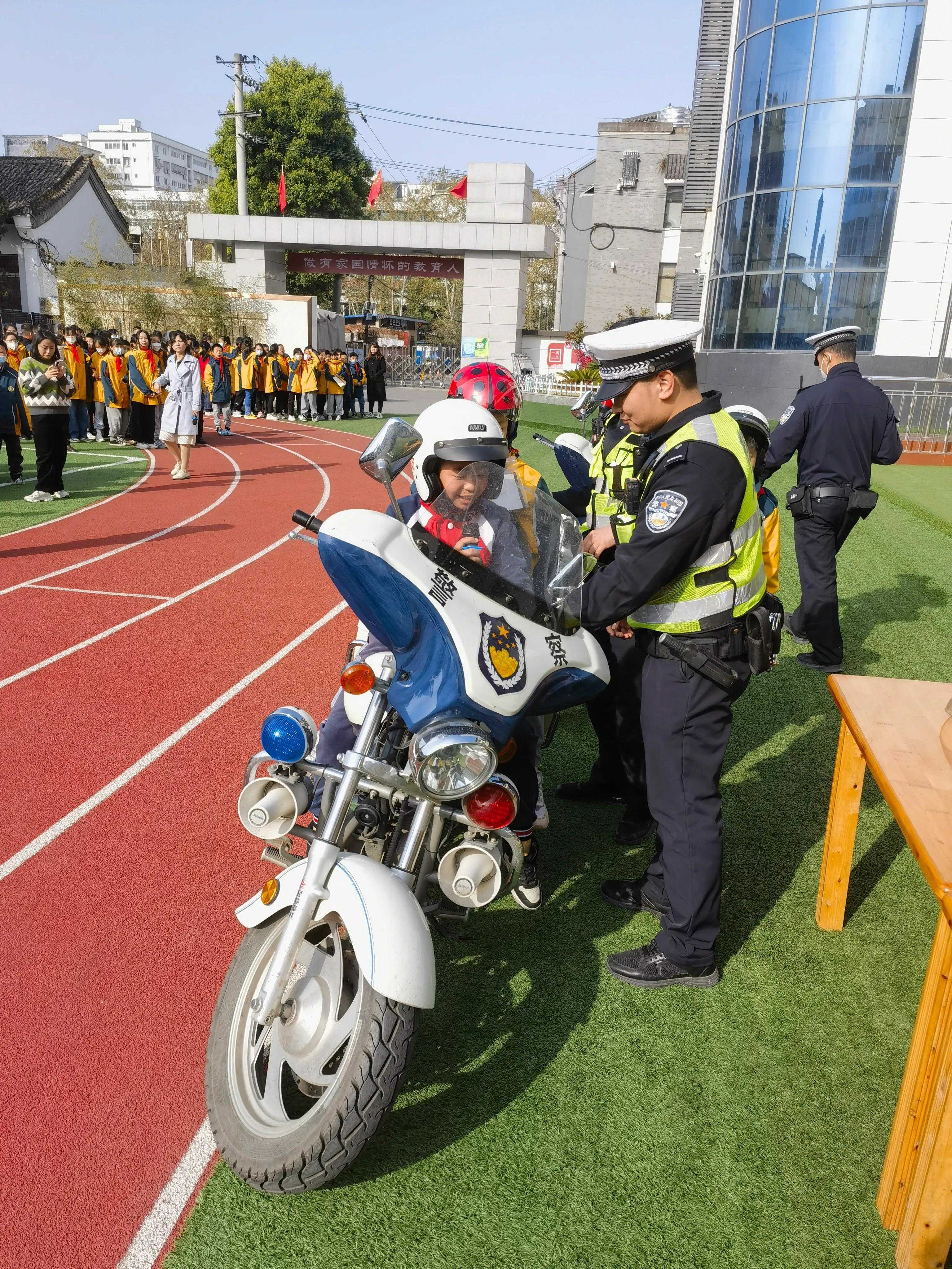 【全國中小學(xué)生安全教育日】漢中交警一大隊(duì)開講啦！