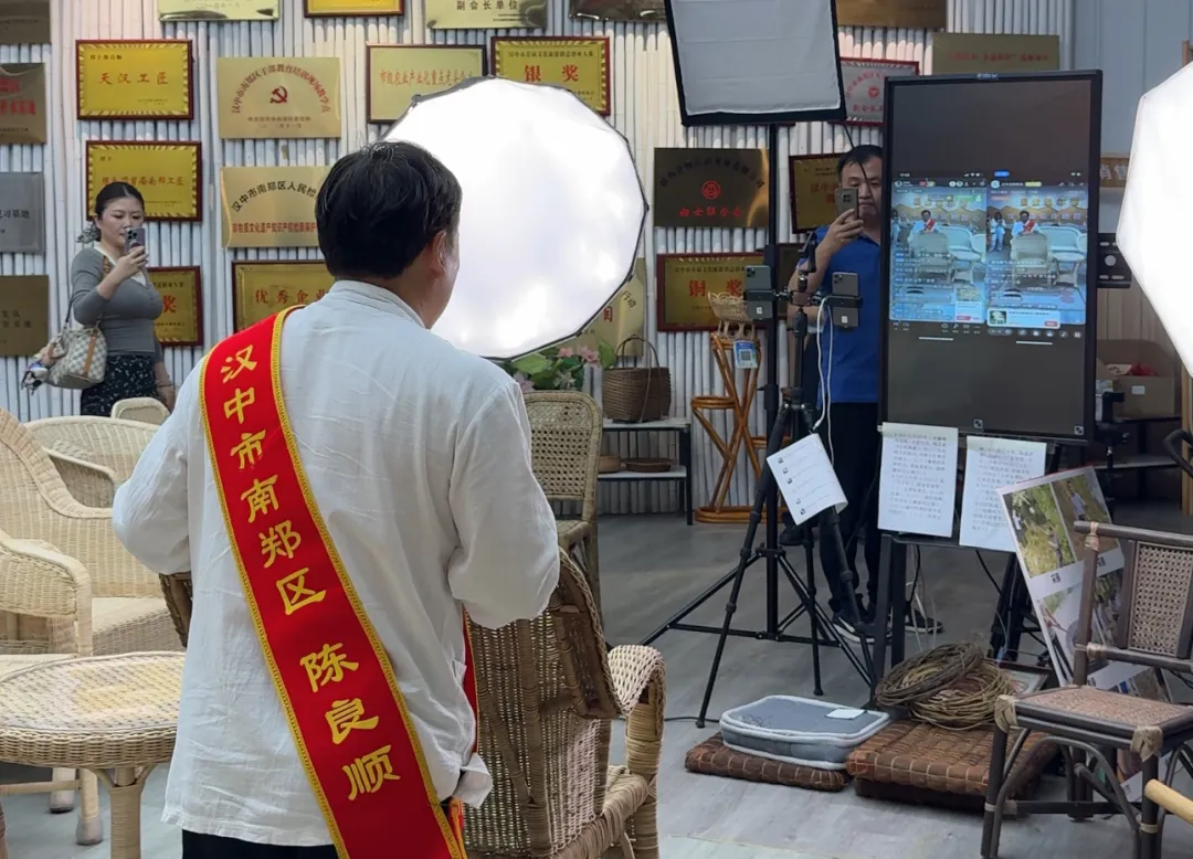 中省媒體聚焦漢中新型工業！傳統行業煥發新生→