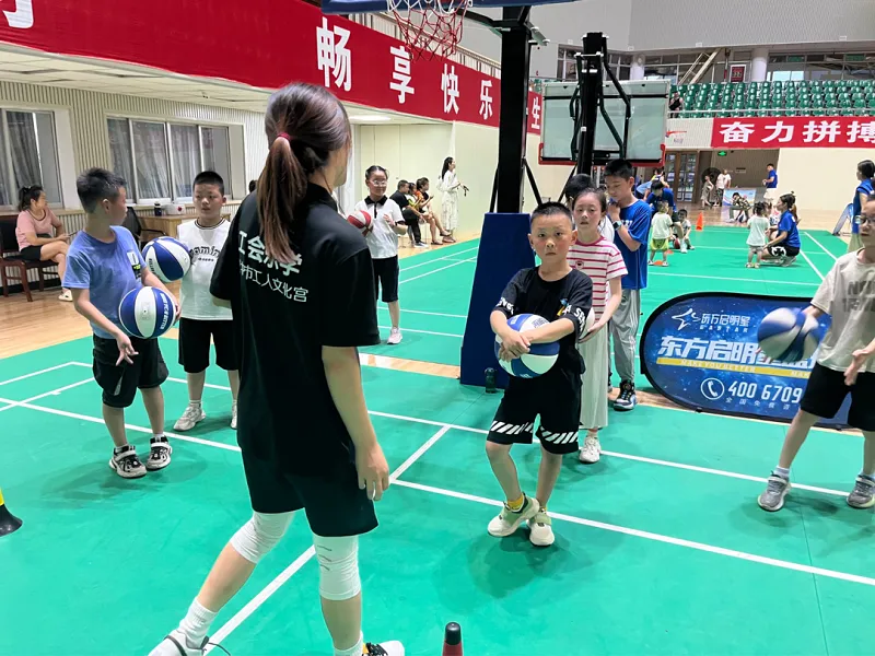 漢中籃球教育頭部品牌——東方啟明星“點亮”青少兒籃球夢想！