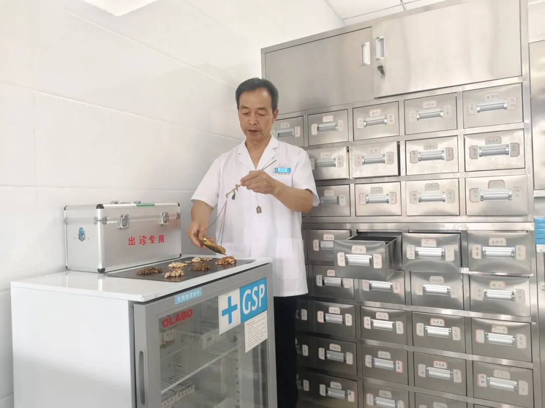 堅守！西鄉有這樣一位村醫……