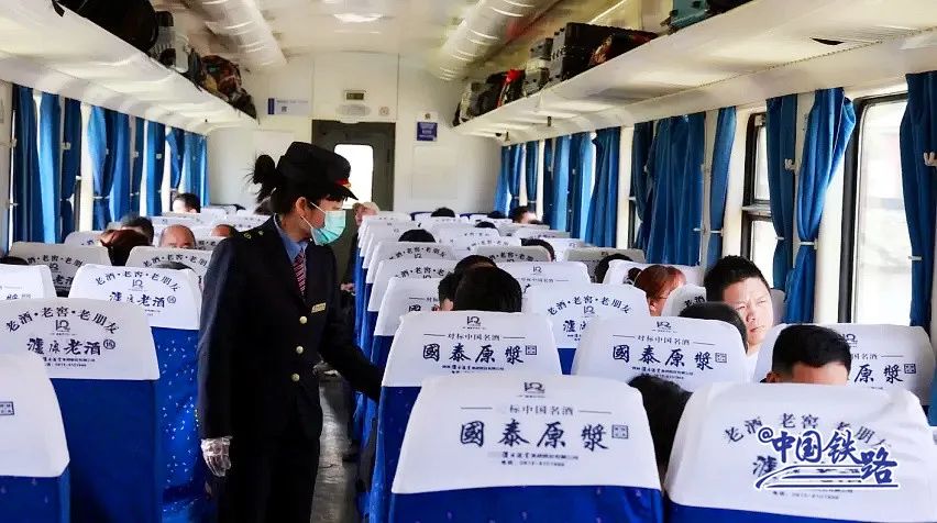 老鄉叫它“雙節棍”！這列經過漢中的火車可能是中國最短的