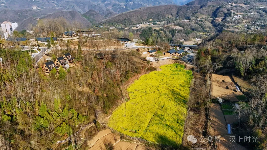 看巴山云海，住獨棟小院。走進鎮巴歡喜山，把自己住在風景里。