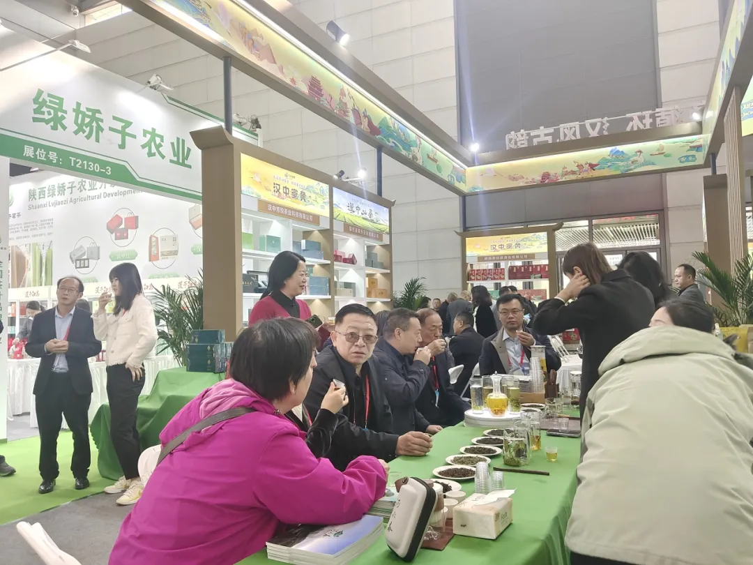 人氣爆棚！漢中茶葉飄香茶博會(huì)→