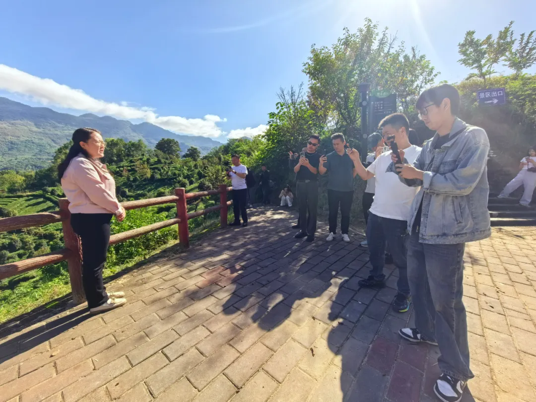 “繽紛秋季·趣游西鄉”網絡主題宣傳活動走進西鄉