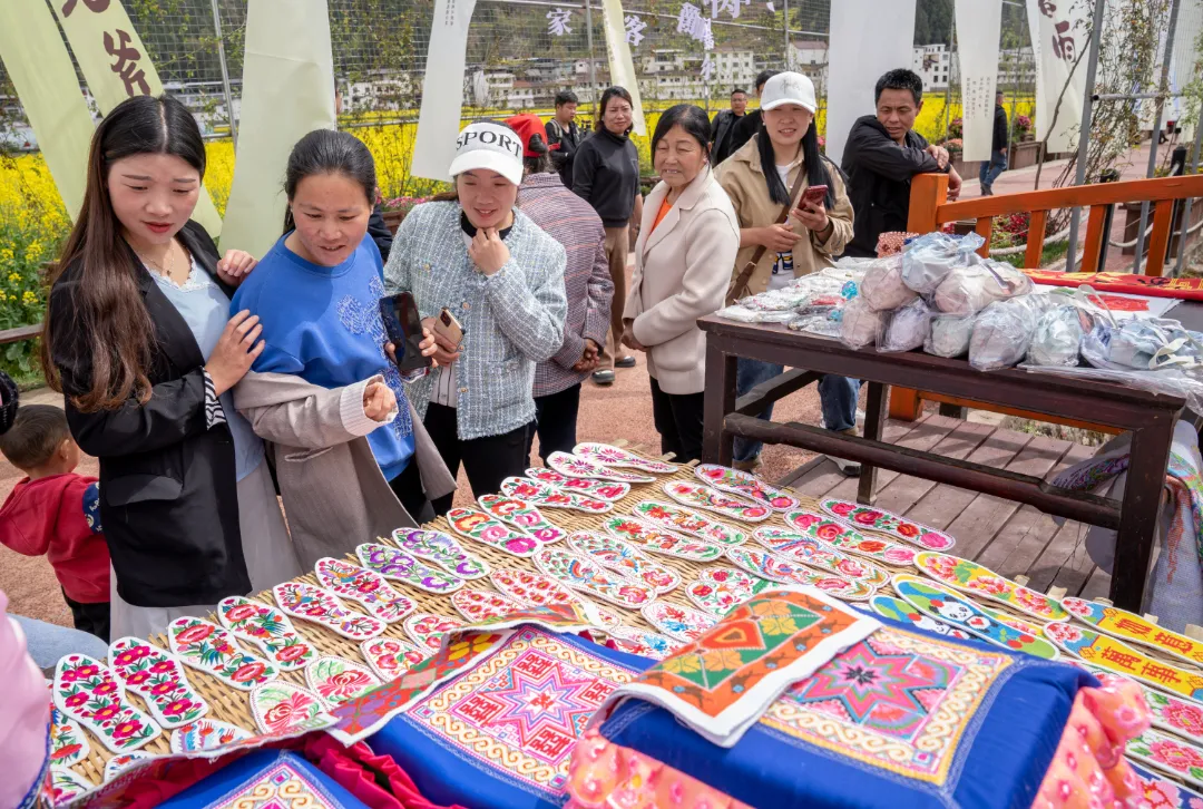 2025漢中鎮巴春日盛宴，解鎖油菜花海文旅新玩法！