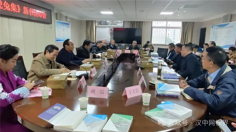 作家朱軍《藍(lán)色經(jīng)緯》等三部文學(xué)新著發(fā)布座談會(huì)召開(kāi)