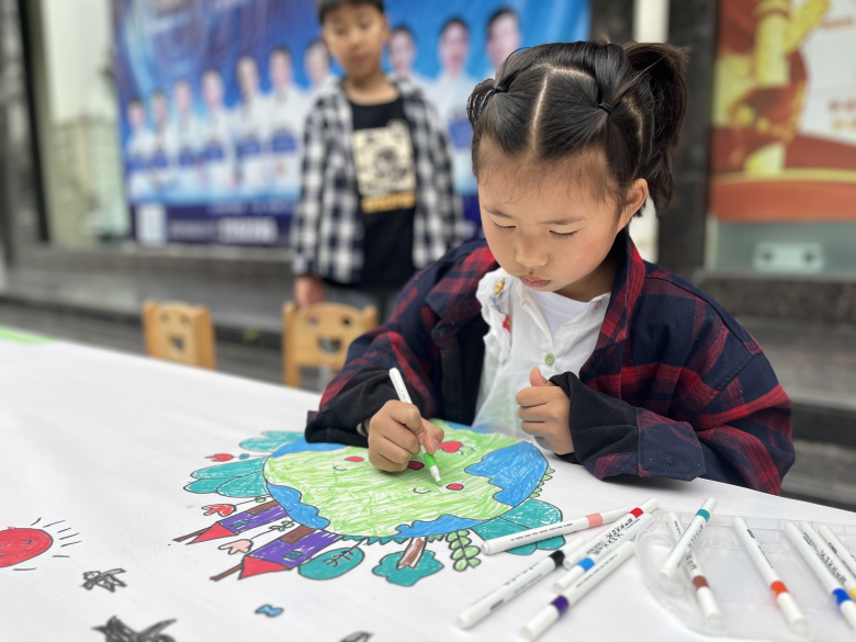 綠色節(jié)能，舊物換“新”生！ 漢中愛爾眼科醫(yī)院開展“世界地球日”系列活動(dòng)插圖2