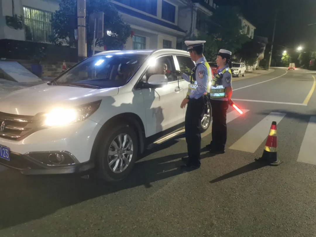 留壩縣公安局“五強化”扎實開展夏夜治安巡查宣防集中統一行動