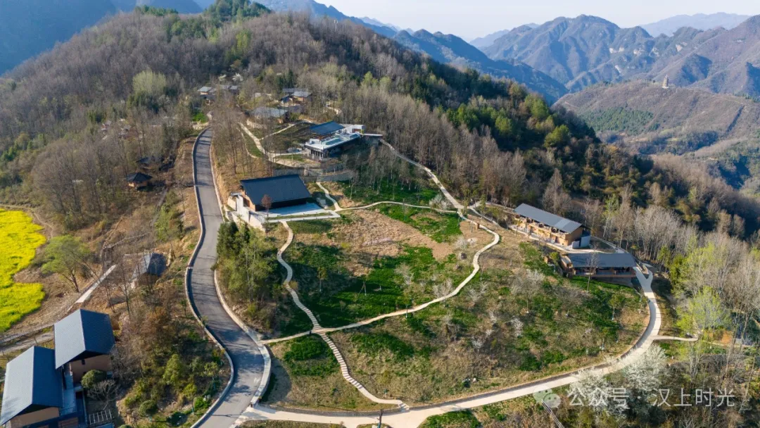 看巴山云海，住獨棟小院。走進鎮巴歡喜山，把自己住在風景里。