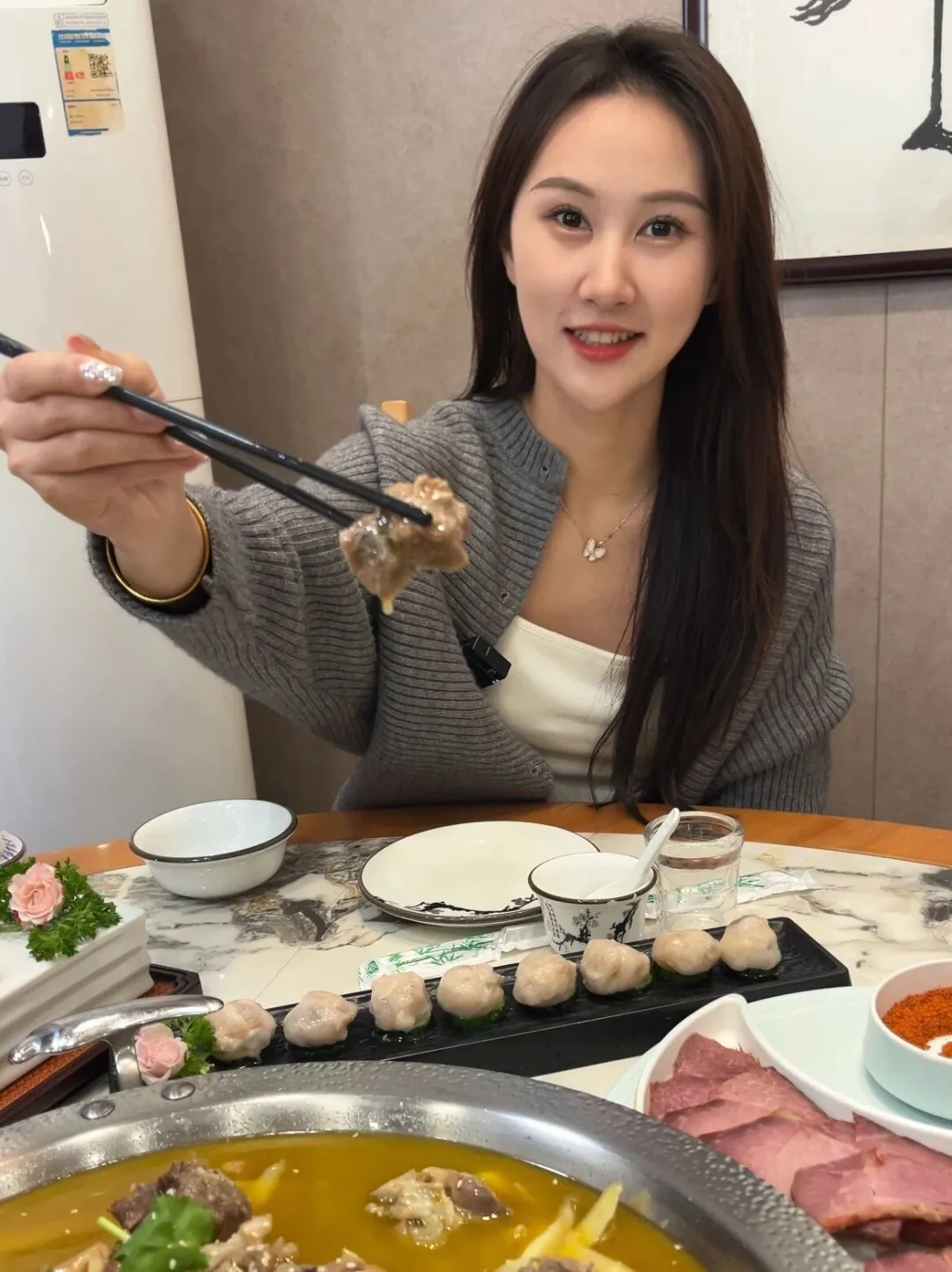 跟著非遺美食游南鄭：酸辣鮮香、肉嫩湯美的泡姜雞。