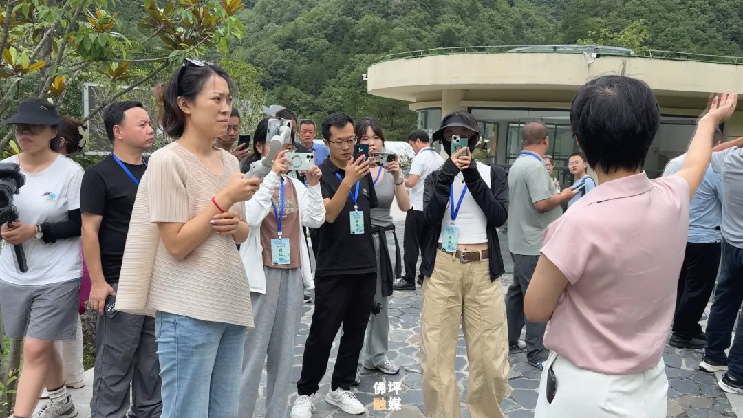 40家中省市網絡媒體和名人聚集佛坪，為什么→ 做什么→