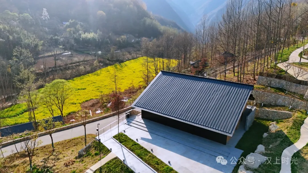 看巴山云海，住獨棟小院。走進鎮巴歡喜山，把自己住在風景里。