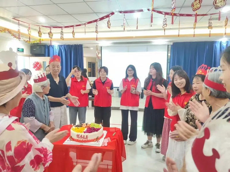 華中農(nóng)業(yè)大學(xué)學(xué)生實踐團(tuán)走進(jìn)褒國康樂園，讓青春持續(xù)溫暖“夕陽紅”