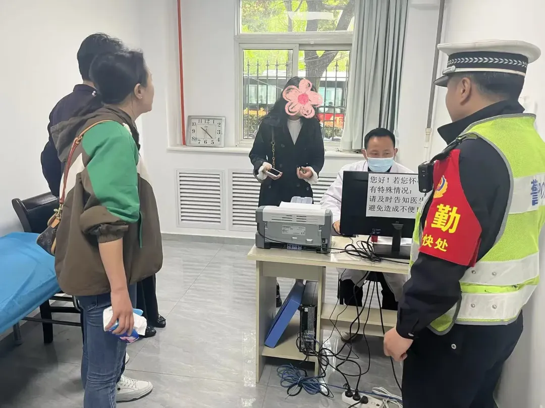 斷指群眾求助，漢中高速交警緊急護送就醫(yī)