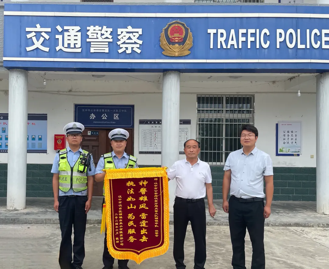 漢中一車主將消防栓撞壞后逃逸，五小時(shí)左右被鎖定！