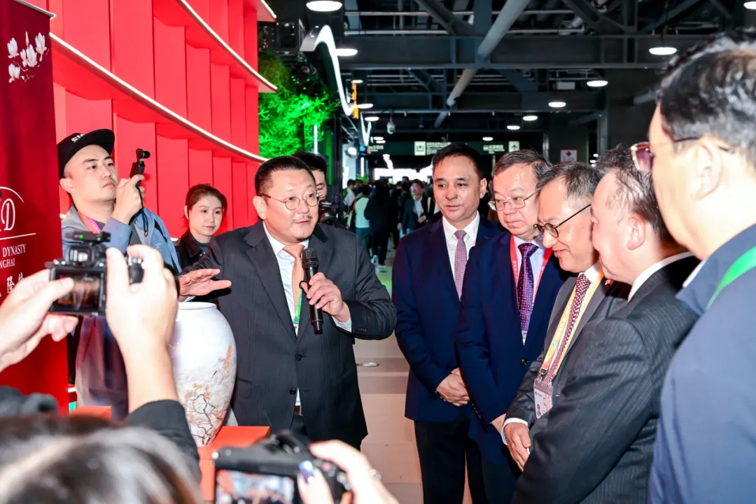 漢中朱鹮IP亮相進(jìn)博會(huì)，掀起外交熱潮！央視報(bào)道→