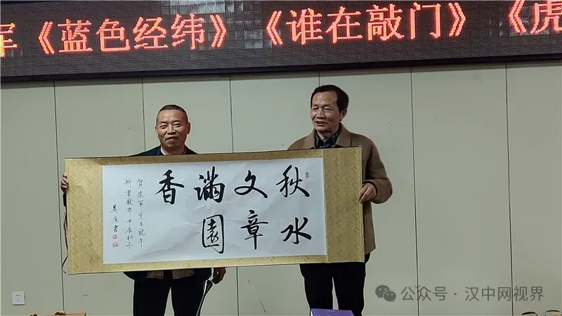 作家朱軍《藍(lán)色經(jīng)緯》等三部文學(xué)新著發(fā)布座談會(huì)召開(kāi)