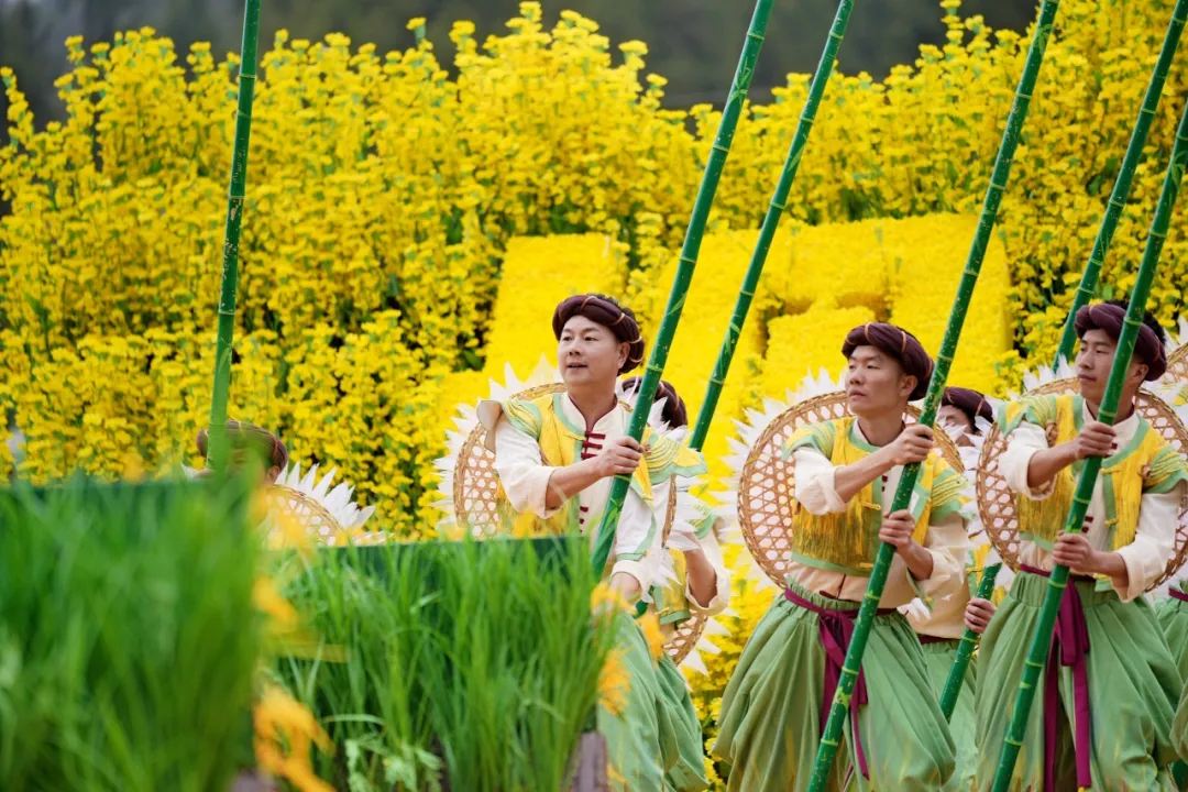 2025年全國春季“村晚”示范展示暨陜南民歌實(shí)景劇《風(fēng)起巴山》首演圓滿落幕！